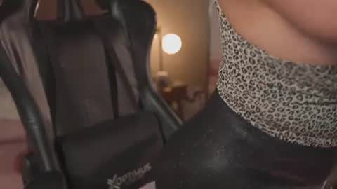  Kate Owens  online show from August 4, 2:58 pm