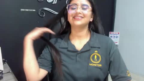 Call me Lau  online show from April 30, 2:03 am
