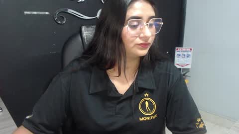 Call me Lau  online show from May 7, 11:39 pm