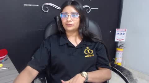 Call me Lau  online show from June 22, 9:59 pm