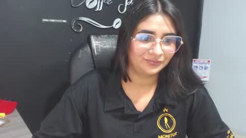 Call me Lau  online show from July 20, 10:46 pm