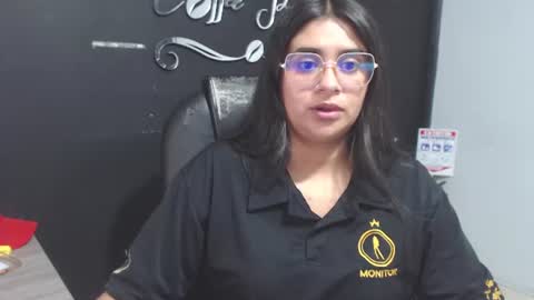 Call me Lau  online show from July 20, 11:52 pm