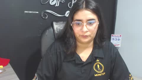 Call me Lau  online show from July 21, 2:04 am