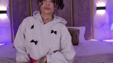 KatheGomez  online show from August 13, 9:01 am