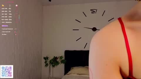 Lola online show from August 14, 9:02 am