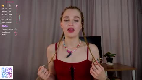 Lola online show from August 15, 11:03 am