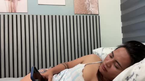katiefrox  online show from July 27, 9:15 am