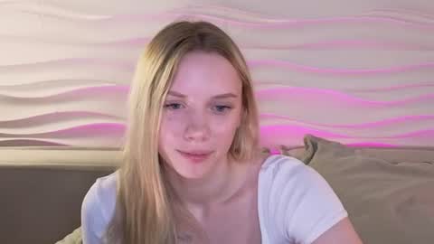 katt_yy online show from July 24, 7:22 am