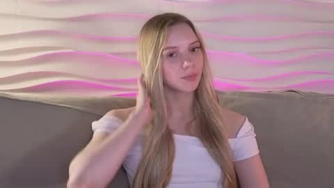 katt_yy online show from July 24, 9:45 am