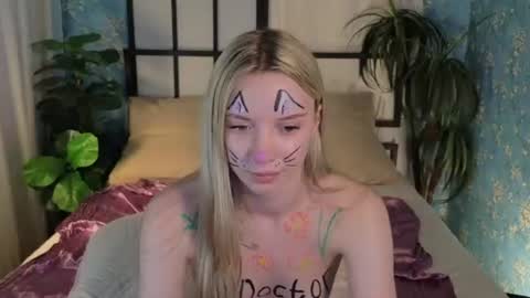 katt_yy online show from July 30, 7:27 am