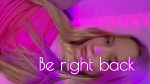 katt_yy online show from August 5, 9:29 am