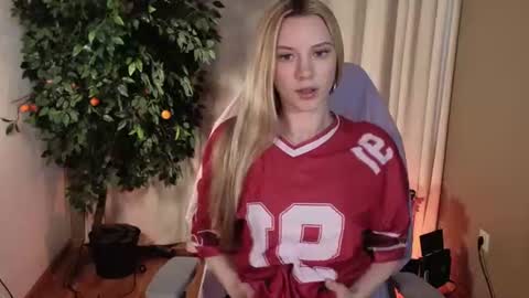 katt_yy online show from August 18, 5:02 am