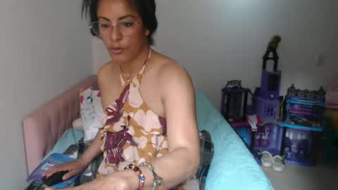 KattleyaGrey online show from August 9, 1:45 pm