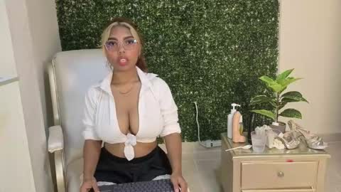 katy_love222 online show from May 31, 5:37 pm