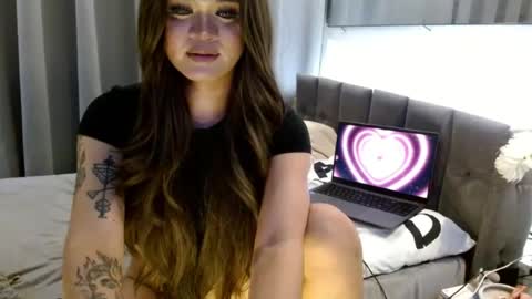 kat online show from August 5, 8:29 pm