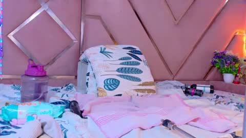 lilii-pety online show from June 13, 4:09 am