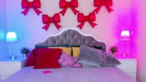 katymeaw online show from August 5, 8:45 am