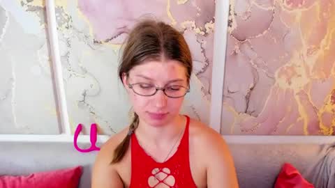 katymeaw online show from August 11, 6:15 am