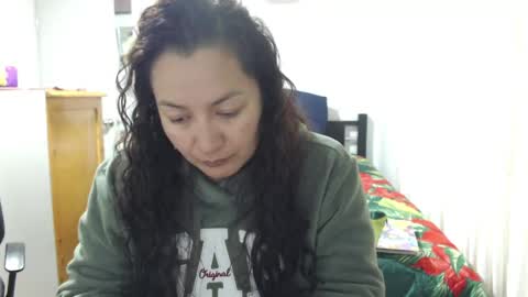  Khawit  online show from April 14, 7:43 pm