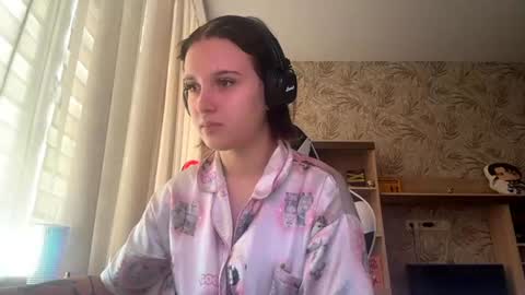 Mary online show from August 5, 1:31 pm