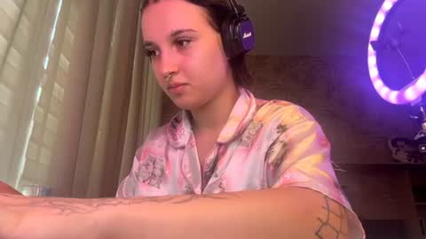 Mary online show from August 5, 3:43 pm