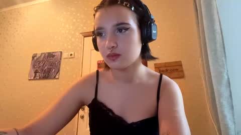 Mary online show from August 8, 2:50 pm