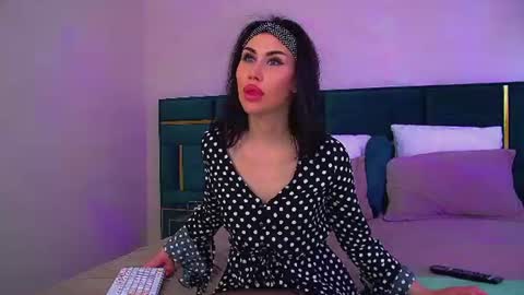 Kayla online show from August 9, 8:43 pm