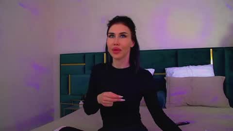 Kayla online show from August 12, 6:27 am