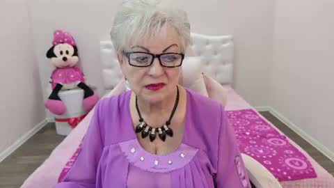 kaylesmoll online show from August 4, 11:24 pm