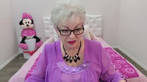 kaylesmoll online show from August 5, 1:47 am