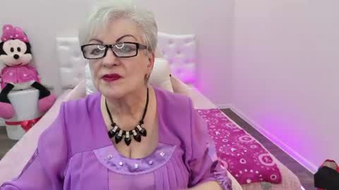 kaylesmoll online show from August 5, 9:13 pm