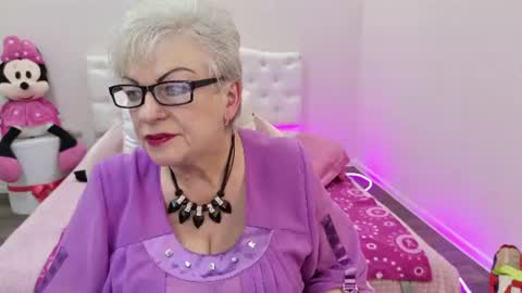 kaylesmoll online show from August 6, 3:38 am