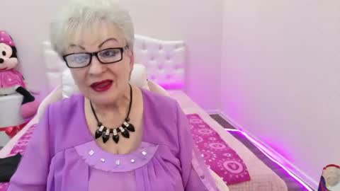 kaylesmoll online show from August 7, 6:52 pm