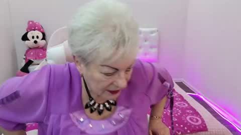 kaylesmoll online show from August 8, 1:49 am