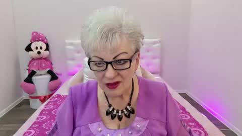 kaylesmoll online show from August 11, 6:43 pm