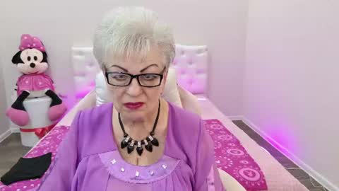 kaylesmoll online show from August 11, 11:29 pm