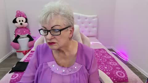 kaylesmoll online show from August 12, 10:34 pm