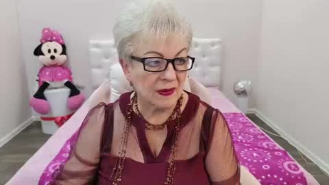 kaylesmoll online show from August 14, 6:44 pm