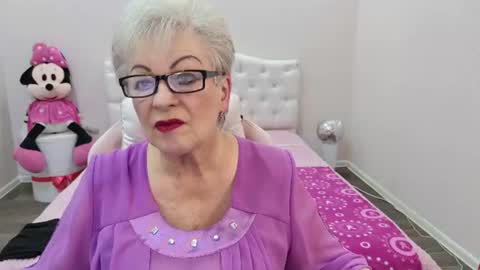 kaylesmoll online show from August 14, 10:24 pm