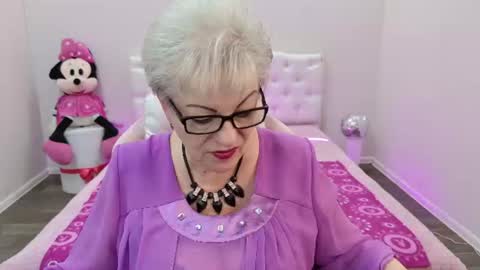 kaylesmoll online show from August 15, 7:07 pm