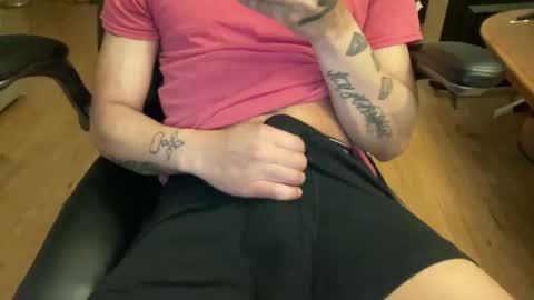Keesey23 online show from June 1, 1:41 am