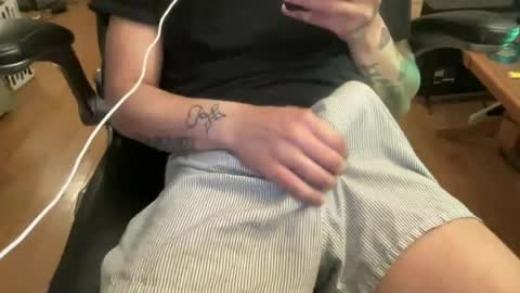 Keesey23 online show from June 18, 3:06 am