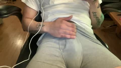 Keesey23 online show from June 26, 3:32 am