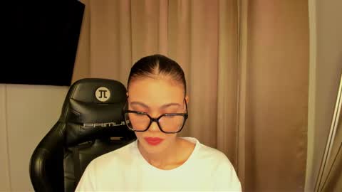 Keily brox online show from August 7, 8:31 pm