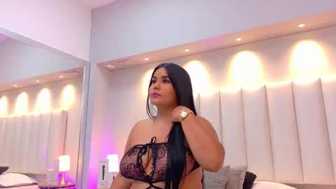 Keily Ross online show from August 5, 8:29 pm