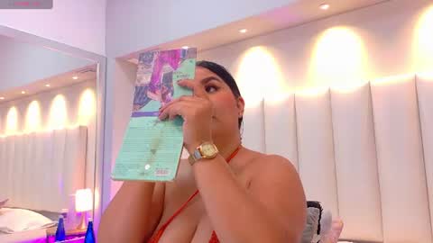 Keily Ross online show from August 15, 8:24 pm