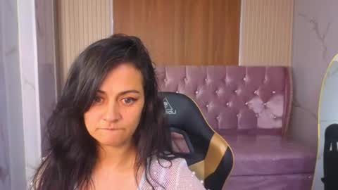 keilyy_b online show from August 6, 2:54 am