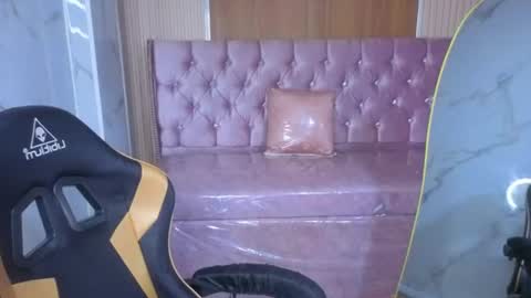 keilyy_b online show from August 9, 4:02 am