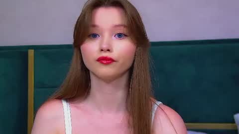 Keira online show from August 10, 7:15 pm
