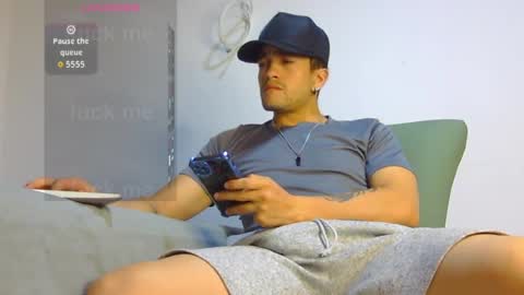 keivid_2303 online show from August 14, 3:43 am